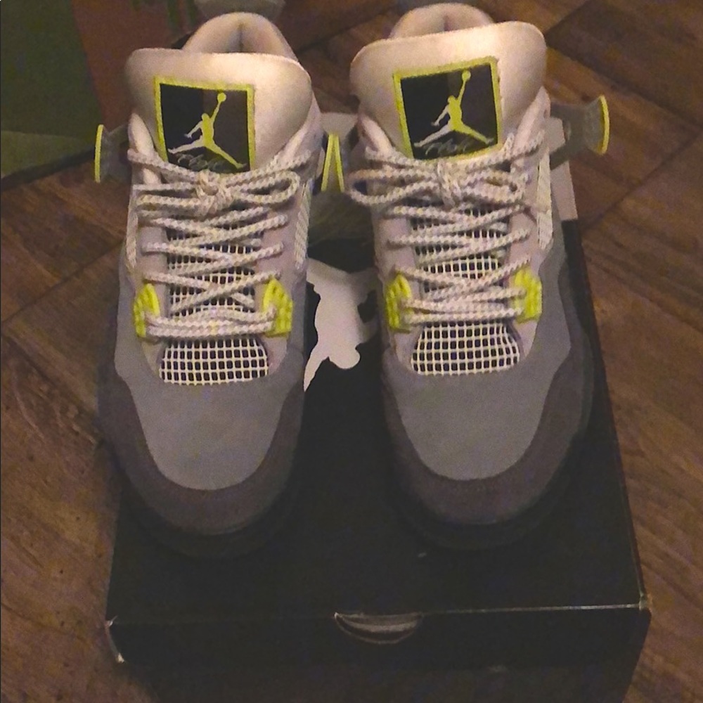 Jordan 4s neon - Picture 1 of 1